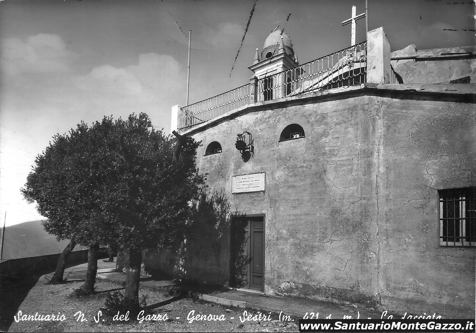 Santuario Monte Gazzo facciata e sagrato